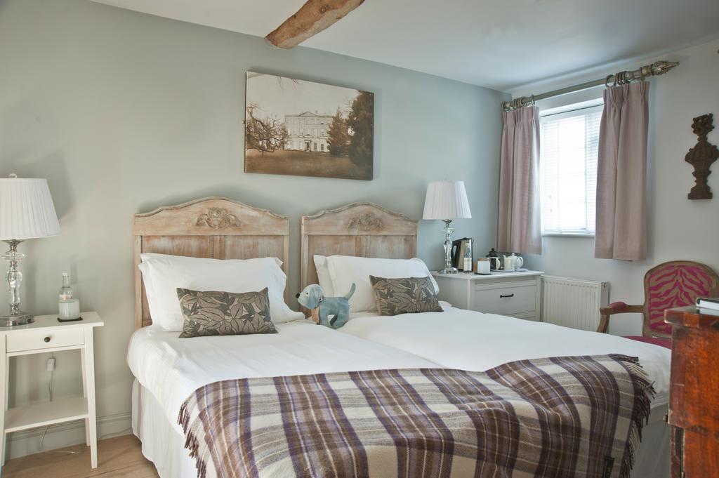The Bell, Alderminster Stratford-upon-Avon Room photo